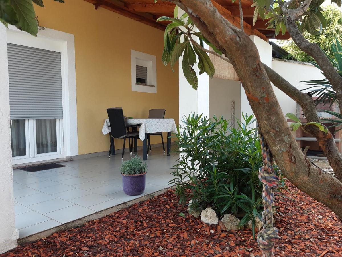 Apartment Lavanda Tar-Vabriga Exterior photo
