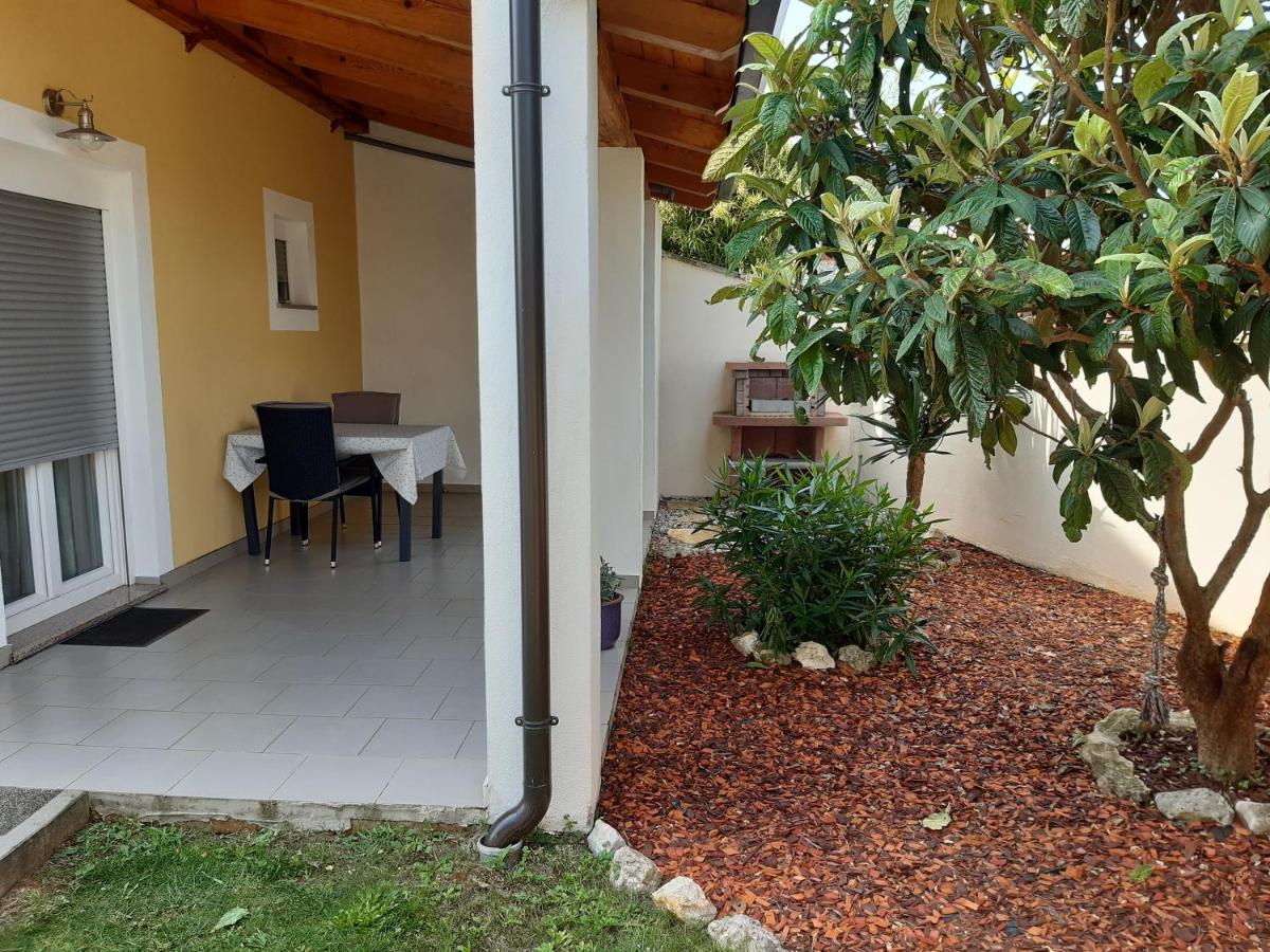 Apartment Lavanda Tar-Vabriga Exterior photo
